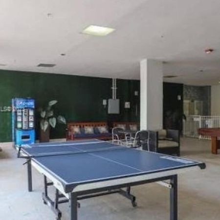 Modern 1 Bedroom Condo, Steps From Beach, Free Parking! غولدن بيتش المظهر الخارجي الصورة